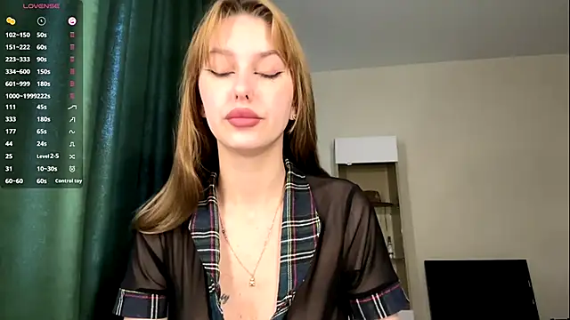 Snapshot of SofyBruno chatting on 05.21.26 SofyBruno online show from 05.21.26
