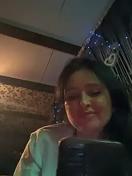 Snapshot of KikiXRed chatting on 11.18.25 KikiXRed online show from 11.18.25