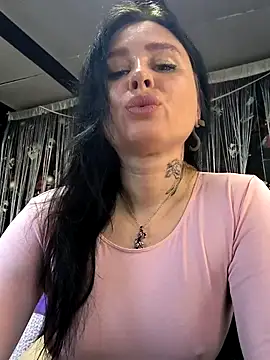 KikiXRed online show from 04.28.26