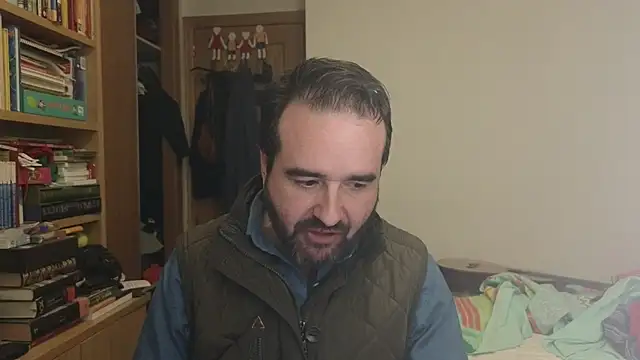 Snapshot of curiosillo83 chatting on 12.18.25 curiosillo83 online show from 12.18.25