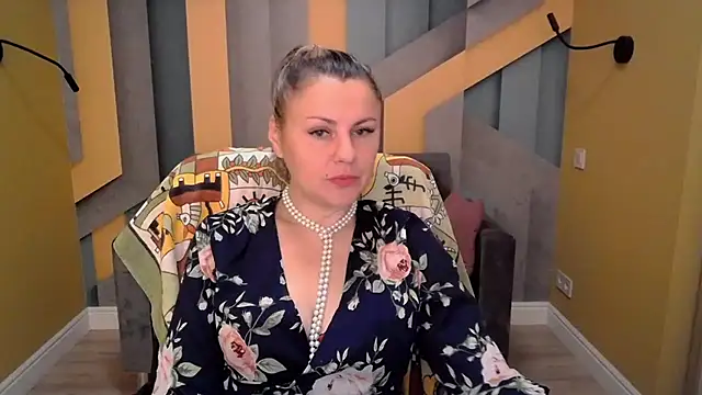 Snapshot of Candy_Long chatting on 10.14.25 Candy Long online show from 10.14.25