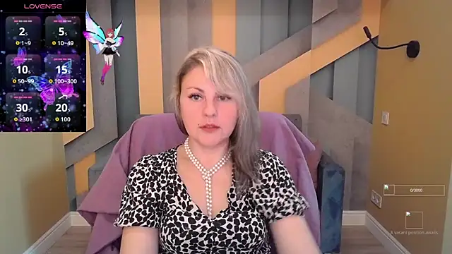 Snapshot of Candy_Long chatting on 11.01.25 Candy Long online show from 11.01.25