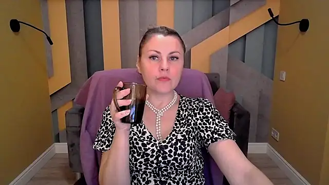 Snapshot of Candy_Long chatting on 11.08.25 Candy Long online show from 11.08.25