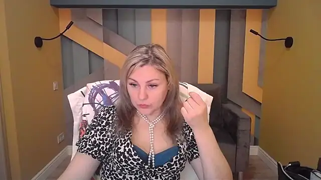 Snapshot of Candy_Long chatting on 12.01.25 Candy Long online show from 12.01.25