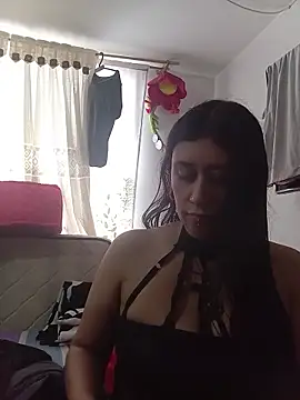 Snapshot of Giuliana90 chatting on 05.22.26 Giuliana90 online show from 05.22.26