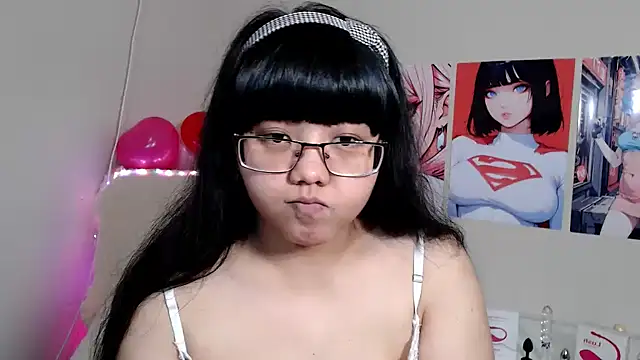 Snapshot of Moertomlly chatting on 02.22.25 Moertomlly online show from 02.22.25