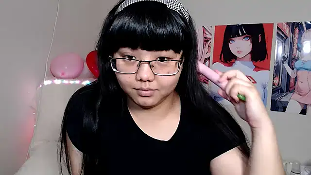 Snapshot of Moertomlly chatting on 03.06.25 Moertomlly online show from 03.06.25