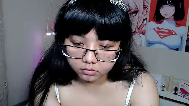 Snapshot of Moertomlly chatting on 03.11.25 Moertomlly online show from 03.11.25