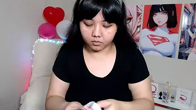 Snapshot of Moertomlly chatting on 03.15.25 Moertomlly online show from 03.15.25