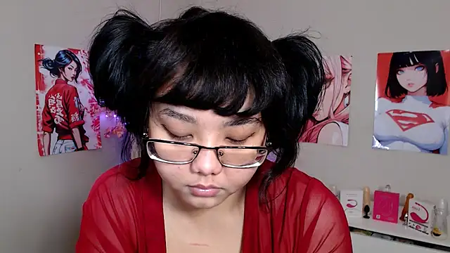 Snapshot of Moertomlly chatting on 10.10.25 Moertomlly online show from 10.10.25