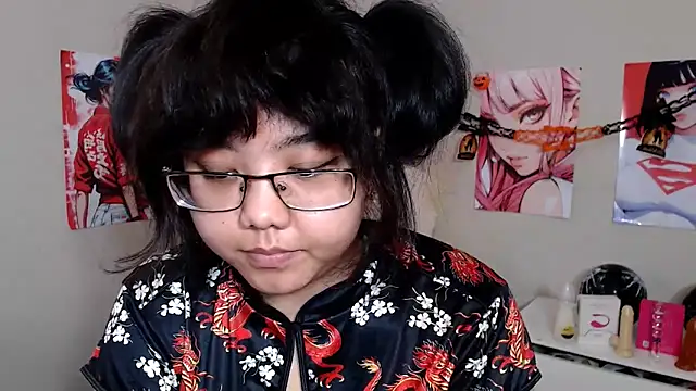 Snapshot of Moertomlly chatting on 10.31.25 Moertomlly online show from 10.31.25