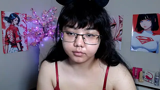 Snapshot of Moertomlly chatting on 11.04.25 Moertomlly online show from 11.04.25