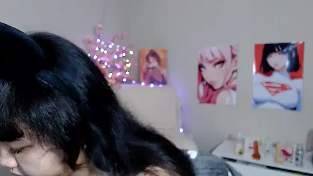 Snapshot of Moertomlly chatting on 11.26.25 Moertomlly online show from 11.26.25