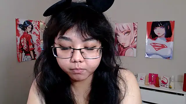 Snapshot of Moertomlly chatting on 11.28.25 Moertomlly online show from 11.28.25