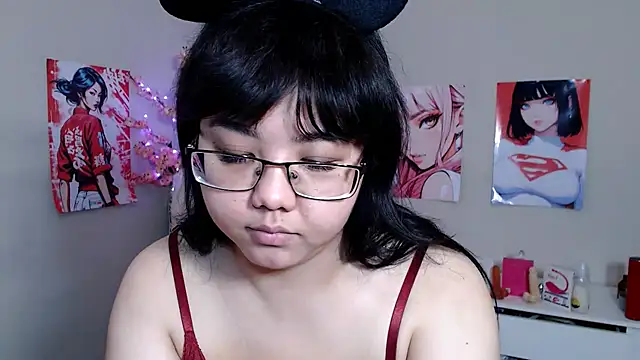 Snapshot of Moertomlly chatting on 12.04.25 Moertomlly online show from 12.04.25