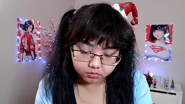 Snapshot of Moertomlly chatting on 12.22.25 Moertomlly online show from 12.22.25