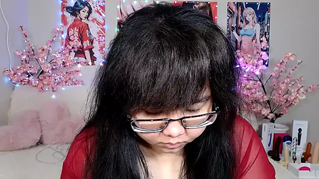 Snapshot of Moertomlly chatting on 04.18.26 Moertomlly online show from 04.18.26
