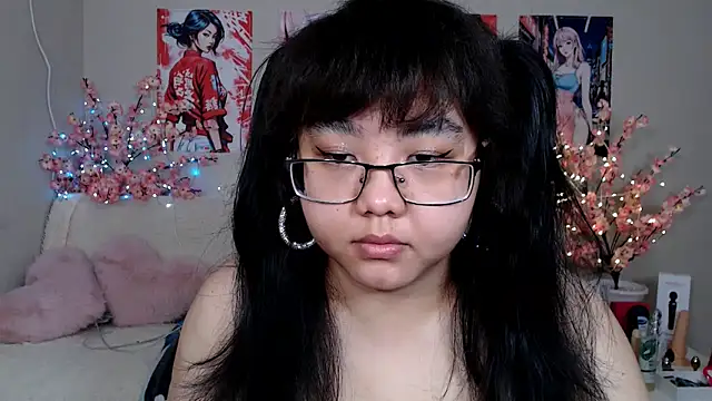 Snapshot of Moertomlly chatting on 04.27.26 Moertomlly online show from 04.27.26