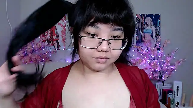 Snapshot of Moertomlly chatting on 04.29.26 Moertomlly online show from 04.29.26