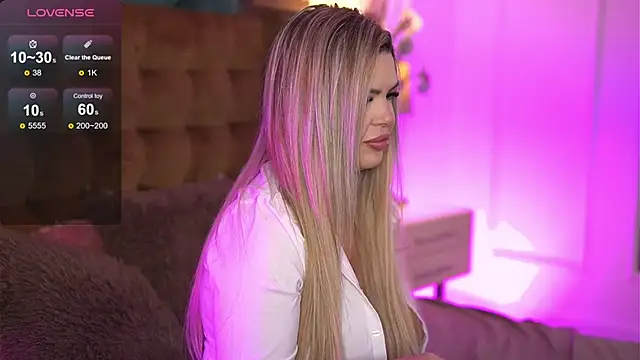 Snapshot of SophieBoobsX chatting on 02.12.25 SophieBoobsX online show from 02.12.25