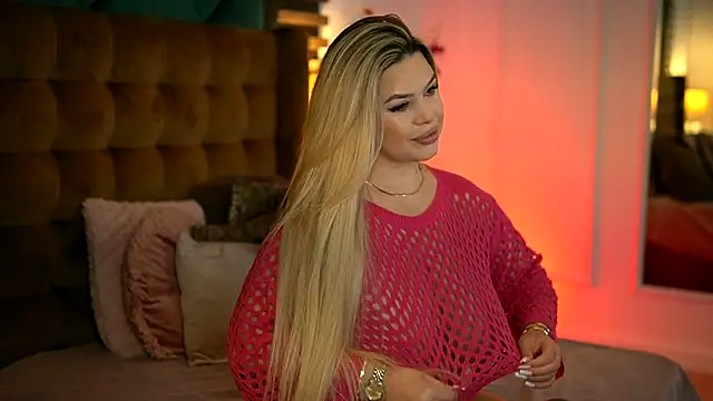 Snapshot of SophieBoobsX chatting on 10.21.25 SophieBoobsX online show from 10.21.25