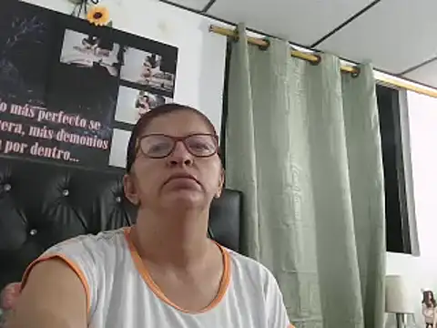 Snapshot of jellyfishhot chatting on 02.16.25 jellyfishhot online show from 02.16.25