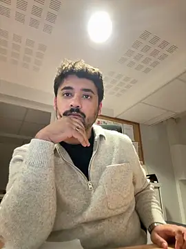 Snapshot of Maounaswaley chatting on 05.18.26 Maounaswaley online show from 05.18.26