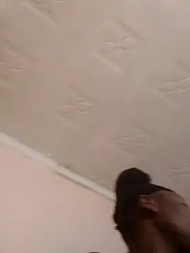 Snapshot of pretty-donna chatting on 11.06.25 pretty-donna online show from 11.06.25