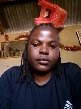 Snapshot of pretty-donna chatting on 02.02.26 pretty-donna online show from 02.02.26