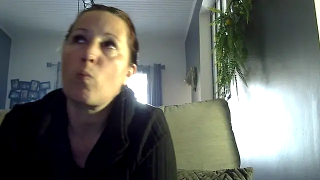 Snapshot of feline27 chatting on 04.14.26 feline27 online show from 04.14.26