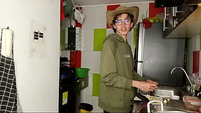 Snapshot of Norehg chatting on 10.07.25 Norehg online show from 10.07.25