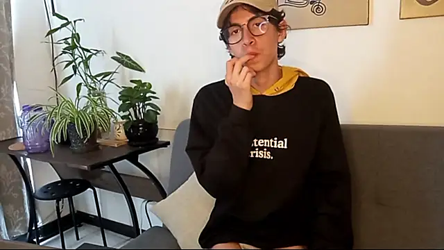 Snapshot of Norehg chatting on 10.12.25 Norehg online show from 10.12.25