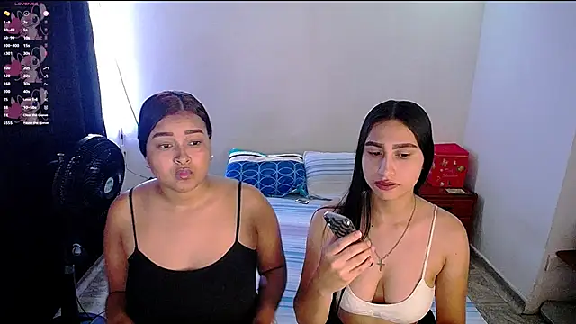 Snapshot of violeta_rous chatting on 10.30.25 violeta rous online show from 10.30.25