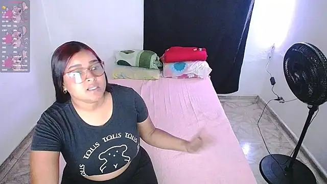 Snapshot of violeta_rous chatting on 12.17.25 violeta rous online show from 12.17.25