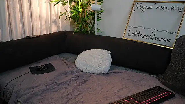 Snapshot of mbcaanna chatting on 03.04.25 mbcaanna online show from 03.04.25