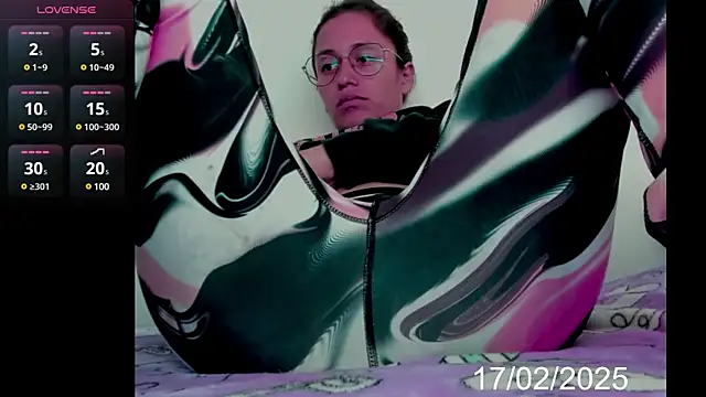 Snapshot of lady_hana28 chatting on 02.17.25 lady hana28 online show from 02.17.25