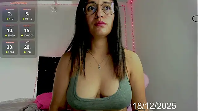 Snapshot of lady_hana28 chatting on 12.18.25 lady hana28 online show from 12.18.25