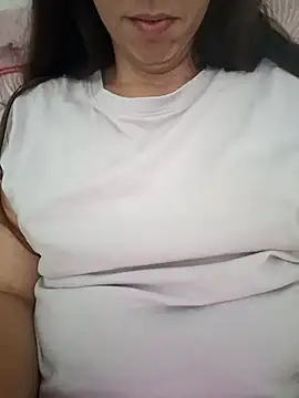 Snapshot of bruna_safadinhaa chatting on 09.11.25 bruna safadinhaa online show from 09.11.25