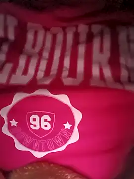 Snapshot of bruna_safadinhaa chatting on 10.27.25 bruna safadinhaa online show from 10.27.25