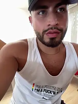 Snapshot of Juan_Castano chatting on 01.28.25 Juan Castano online show from 01.28.25