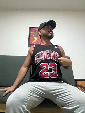 Snapshot of Juan_Castano chatting on 02.16.25 Juan Castano online show from 02.16.25