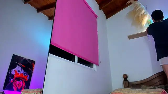 Snapshot of Juan_Castano chatting on 10.16.25 Juan Castano online show from 10.16.25