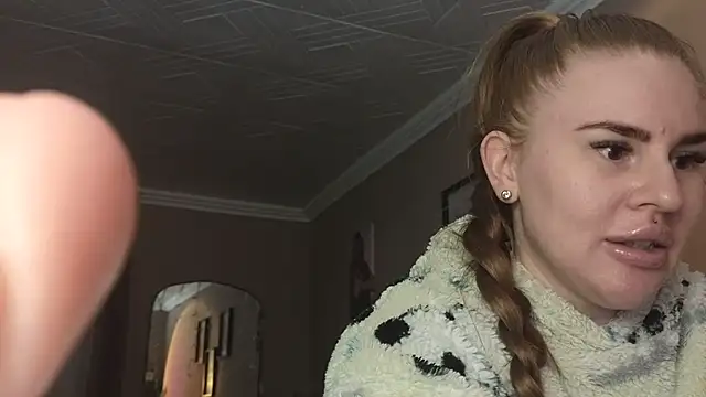 Snapshot of alexababy chatting on 12.13.25 alexababy online show from 12.13.25