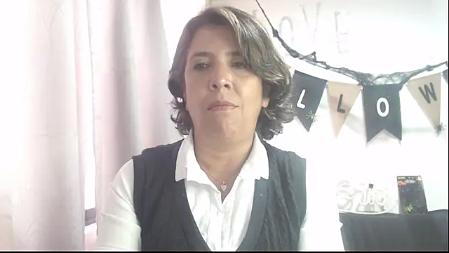 Snapshot of Victoria_meester chatting on 10.15.25 Victoria meester online show from 10.15.25