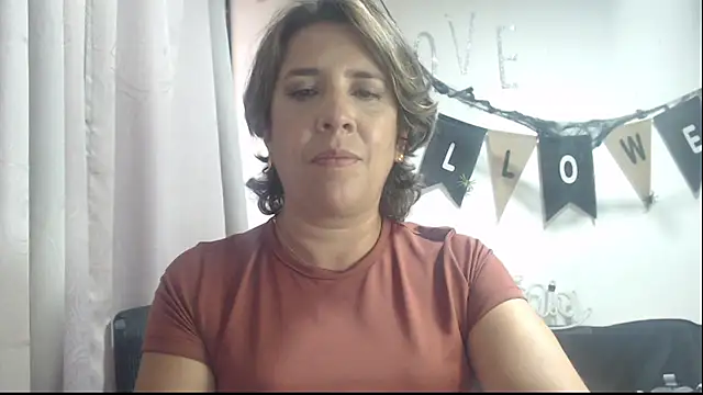 Snapshot of Victoria_meester chatting on 10.20.25 Victoria meester online show from 10.20.25