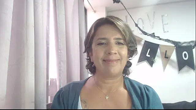 Snapshot of Victoria_meester chatting on 10.21.25 Victoria meester online show from 10.21.25