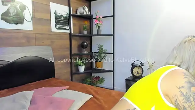 Snapshot of KatyaBlonding chatting on 09.17.25 KatyaBlonding online show from 09.17.25