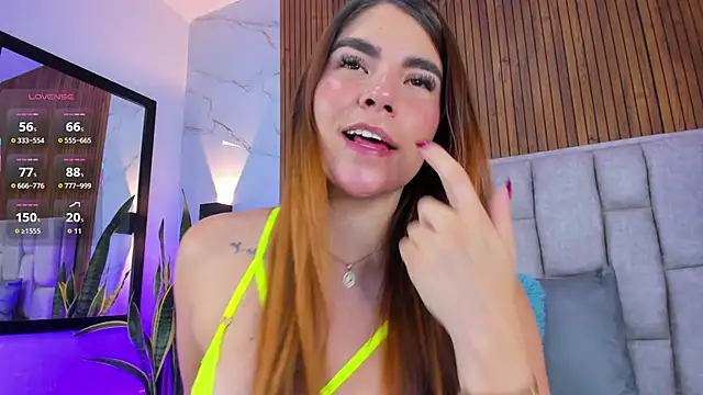 Snapshot of Ambar_Fox29 chatting on 12.04.25 Ambar Fox29 online show from 12.04.25