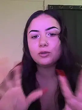 Snapshot of xocrybaby chatting on 10.19.25 xocrybaby online show from 10.19.25