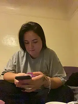 Snapshot of xocrybaby chatting on 10.27.25 xocrybaby online show from 10.27.25